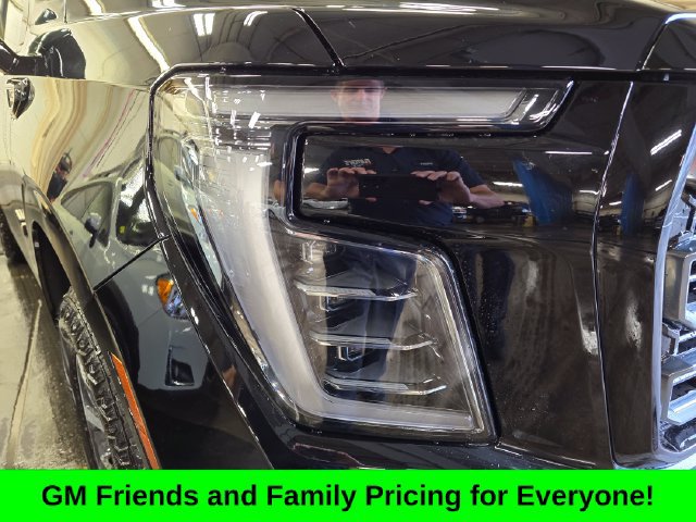 New 2026 GMC Yukon XL AT4 w/ AT4 Premium Package AWD/4WD image 6
