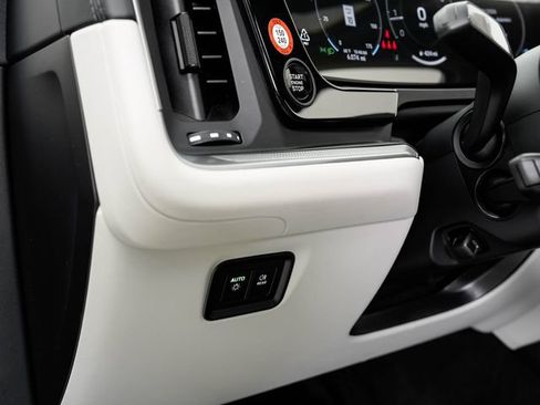 Certified 2026 Porsche Cayenne AWD/4WD image 13