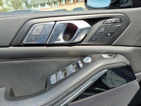 Used 2022 BMW X7 xDrive40i w/ M Sport Package image 16