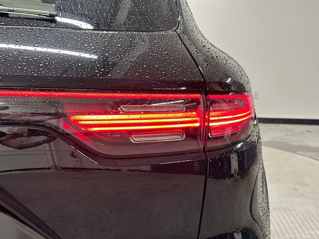 Certified 2020 Porsche Cayenne S AWD/4WD image 33