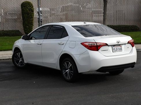 Used 2017 Toyota Corolla LE w/ LE Premium Package w/Moonroof image 4