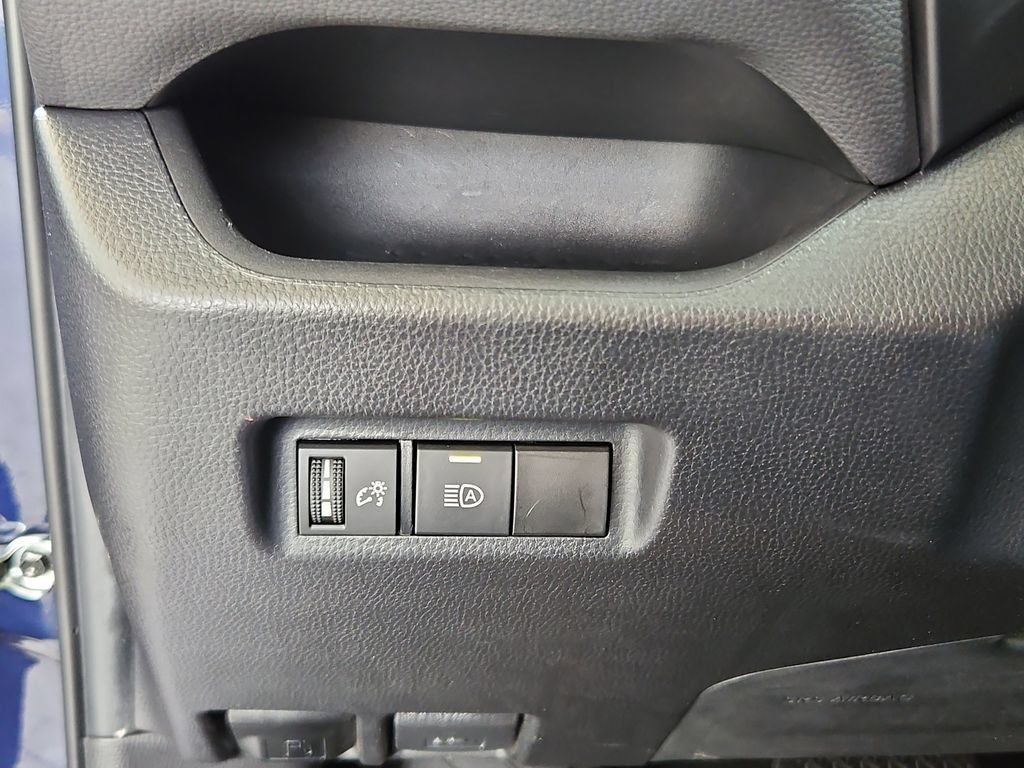 Used 2023 Toyota RAV4 XLE FWD image 15