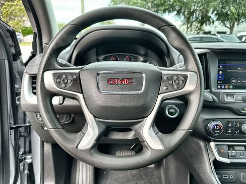 Used 2024 GMC Terrain SLE w/ Driver Convenience Package FWD image 21