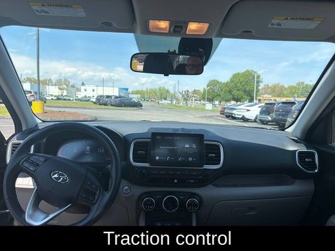 Used 2025 Hyundai Venue SEL FWD image 16