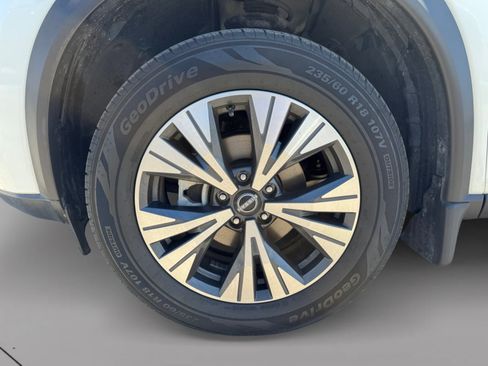 Used 2023 Nissan Rogue SV image 9