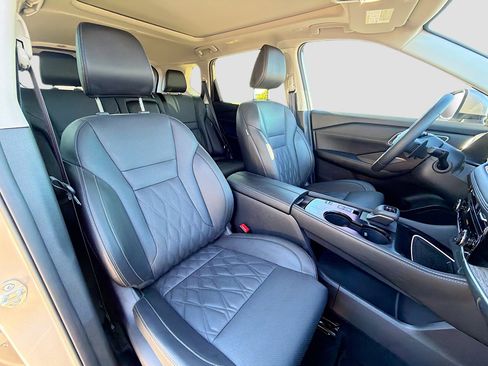 Used 2025 Nissan Rogue Platinum image 15