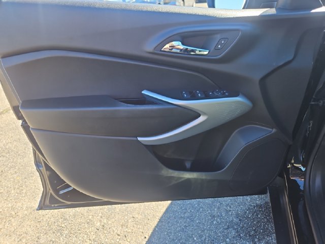 Used 2025 Chevrolet Trax RS FWD image 10