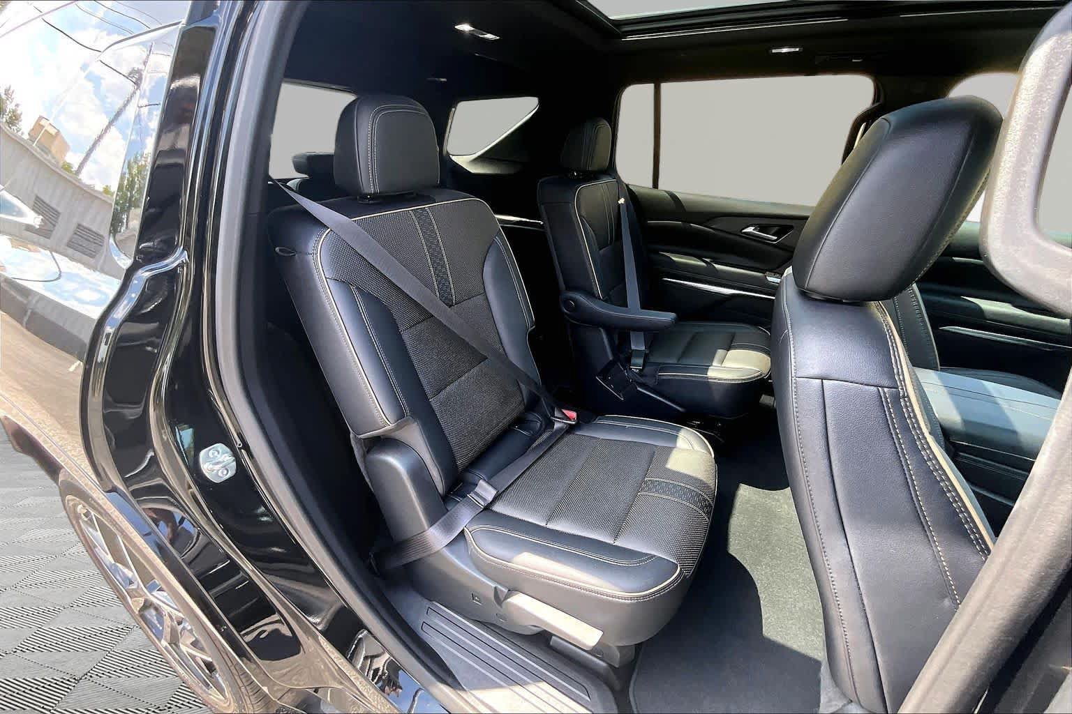 Used 2025 Chevrolet Traverse High Country w/ LPO, Floor Liner Package FWD image 57
