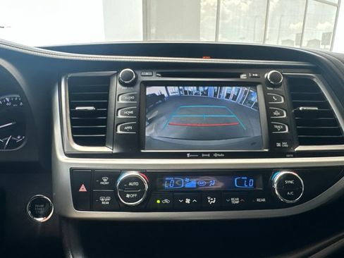 Used 2018 Toyota Highlander SE AWD/4WD image 38