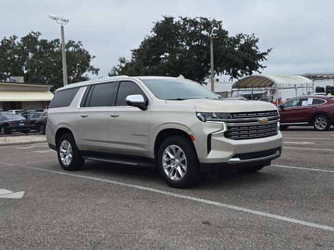 Used 2021 Chevrolet Suburban Premier image 2