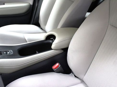 Used 2017 Honda HR-V LX image 15