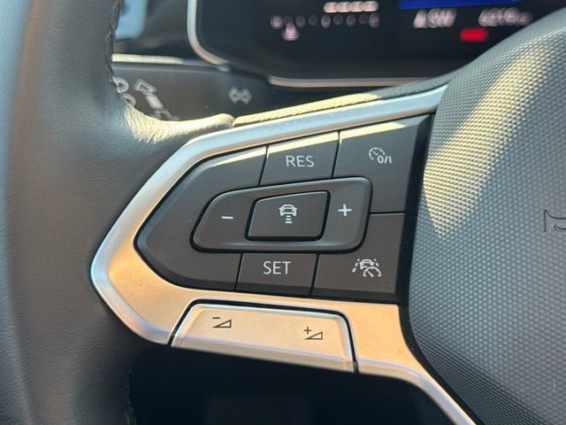 Used 2026 Volkswagen Jetta SE FWD image 34