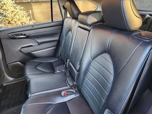 Used 2023 Toyota Highlander XLE image 27