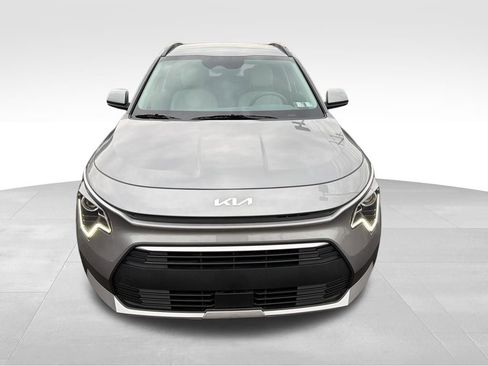 Certified 2025 Kia Niro EX image 10