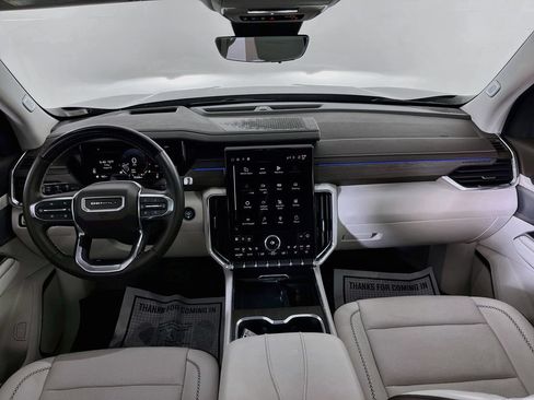 Used 2025 GMC Acadia Denali w/ Super Cruise Package FWD image 9