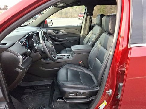 Used 2023 Chevrolet Traverse LT image 11
