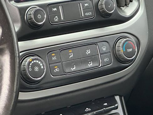 Used 2021 Chevrolet Colorado LT AWD/4WD image 16