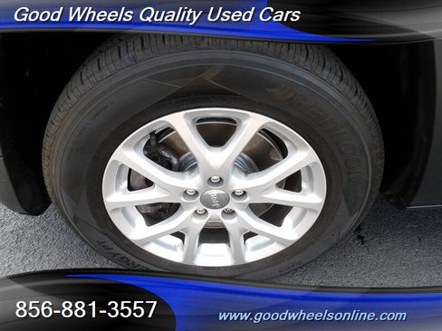 Used 2016 Jeep Cherokee Latitude w/ Cold Weather Group AWD/4WD image 11