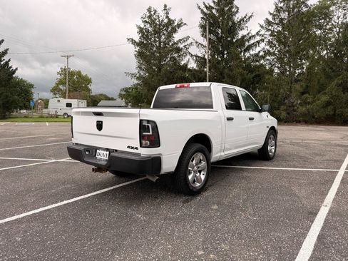 Used 2014 RAM 1500 4x4 Crew Cab image 9