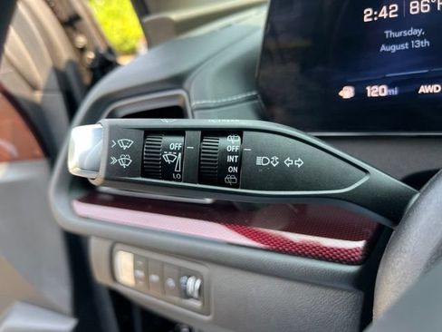Used 2024 Chevrolet Traverse Z71 w/ LPO, Floor Liner Package AWD/4WD image 21