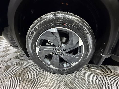 Used 2025 Nissan Rogue SV w/ SV Premium Package image 26