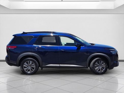 Used 2024 Nissan Pathfinder SV FWD image 4
