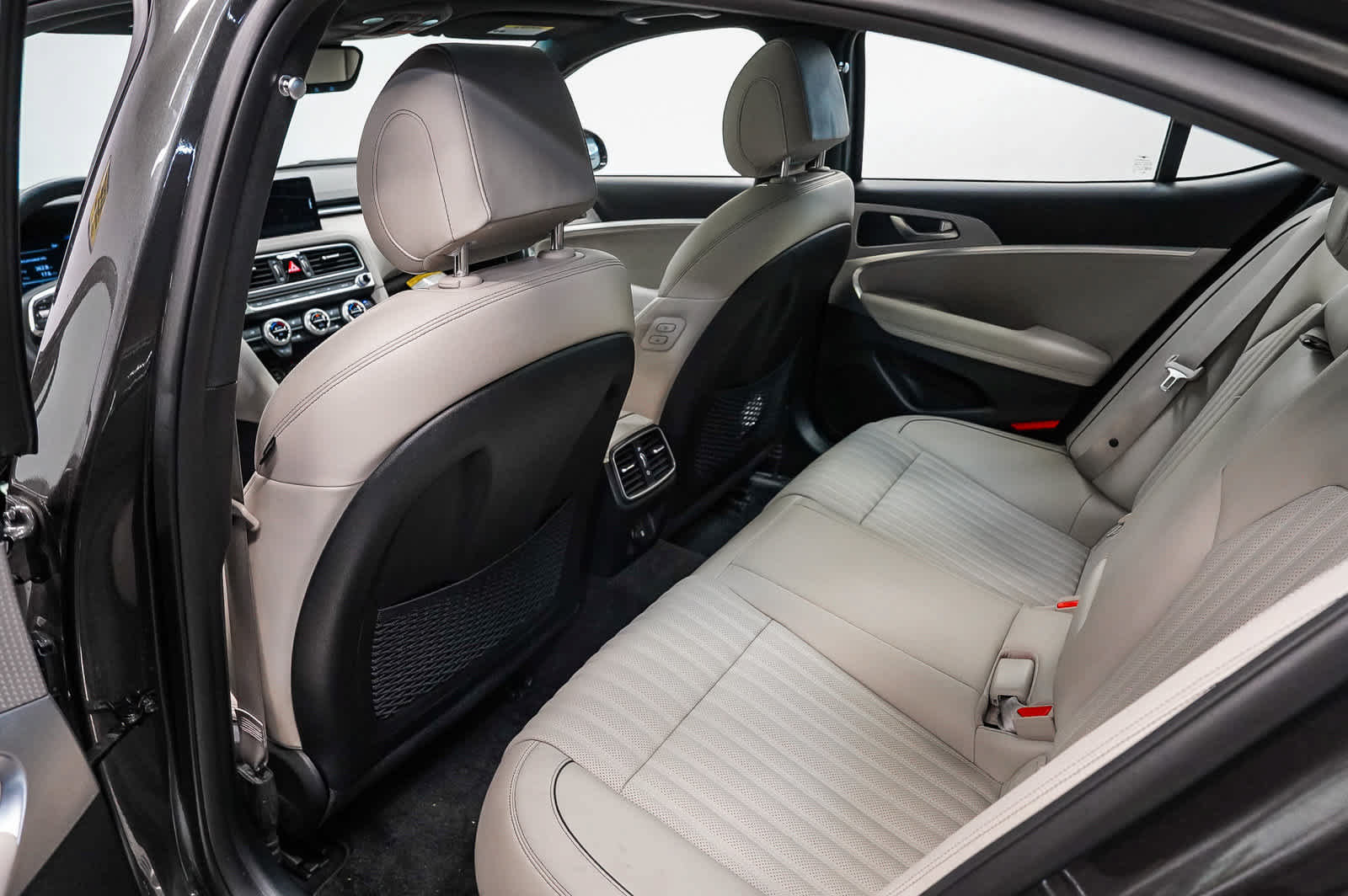Used 2023 Genesis G70 2.0T w/ Sport Prestige Package RWD image 19