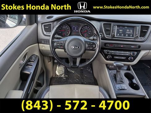 Used 2017 Kia Sedona LX w/ LX Essentials Premium Package image 22