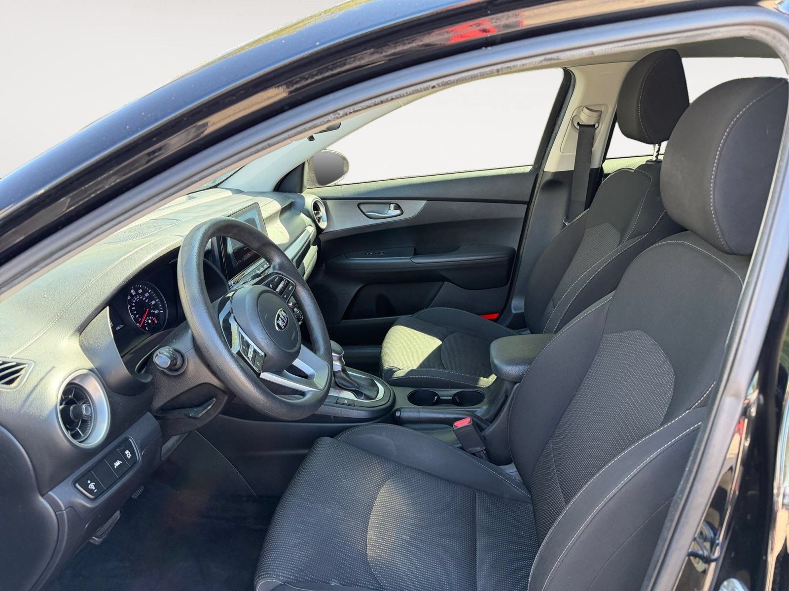 Used 2019 Kia Forte LXS FWD image 9