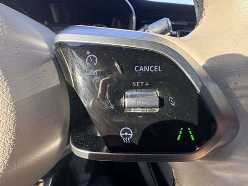 Used 2021 Jaguar F-PACE S image 27