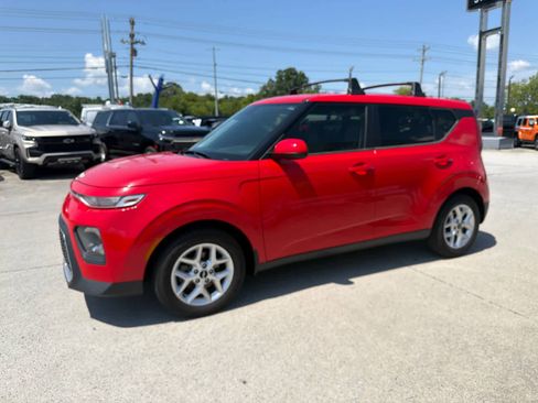 Used 2022 Kia Soul LX w/ Technology Package FWD image 2