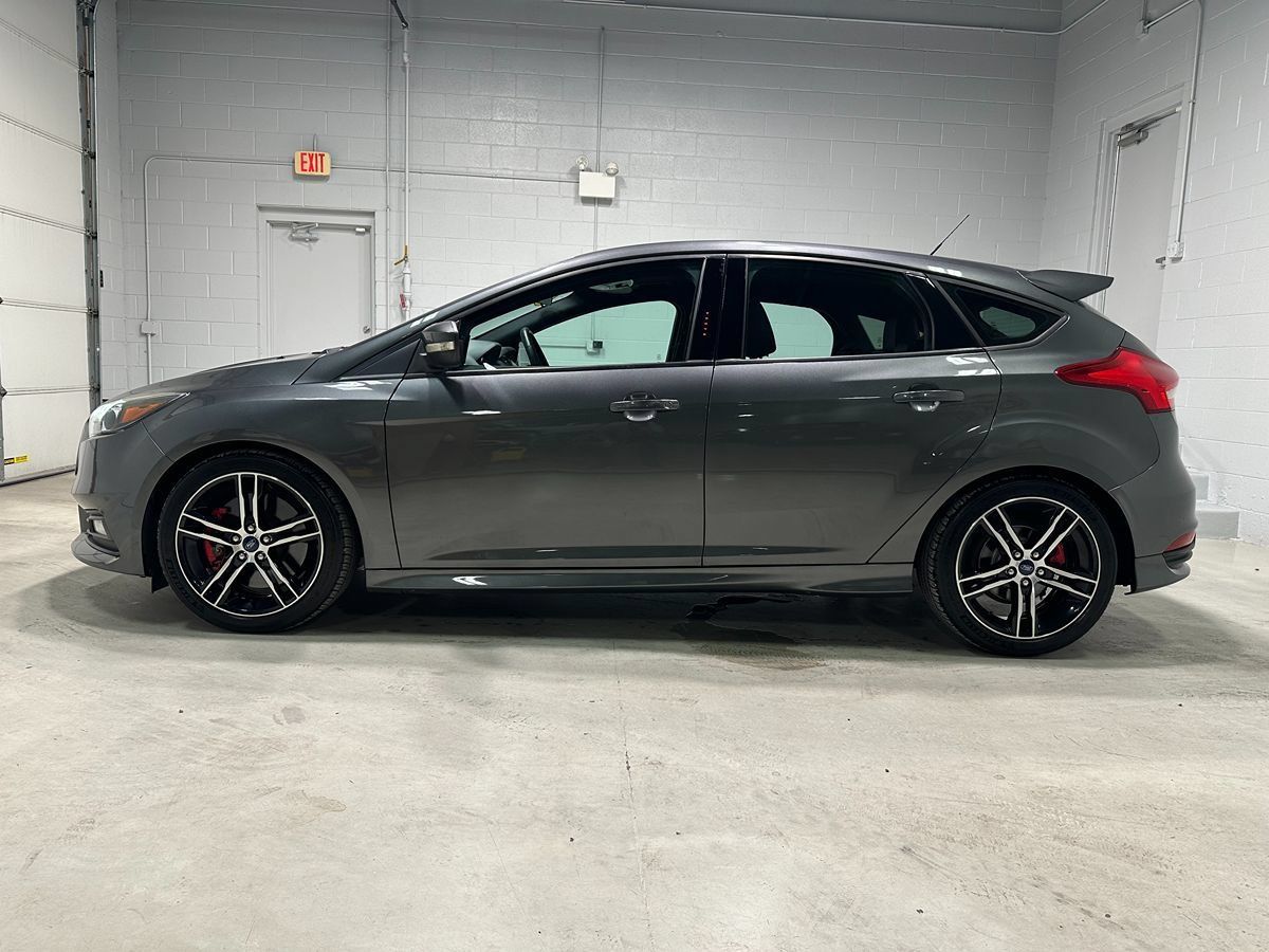 Used 2015 Ford Focus ST w/ Equipment Group 402A FWD image 17