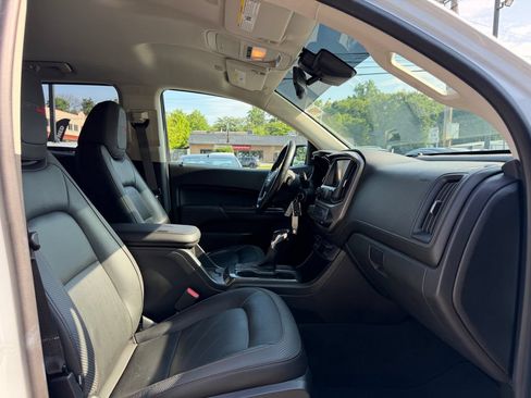 Used 2022 GMC Canyon AT4 w/ Driver Alert Package AWD/4WD image 19