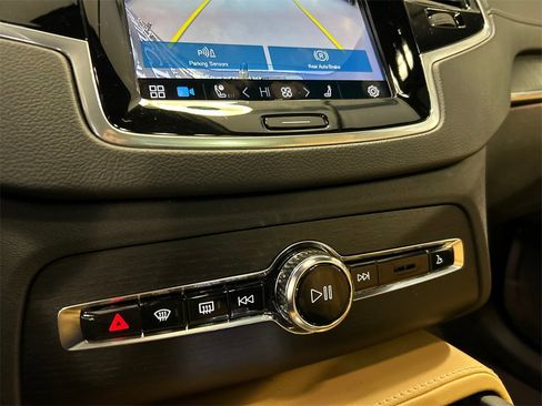 Certified 2024 Volvo XC90 B6 Ultimate w/ Protection Package image 18