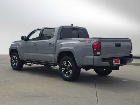 Used 2018 Toyota Tacoma TRD Sport w/ Technology Package AWD/4WD image 5