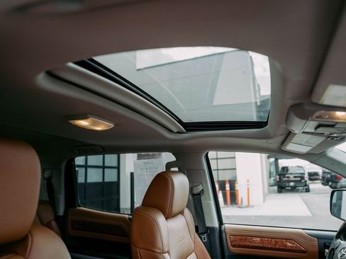 Used 2021 Toyota Tundra 4x4 CrewMax image 15