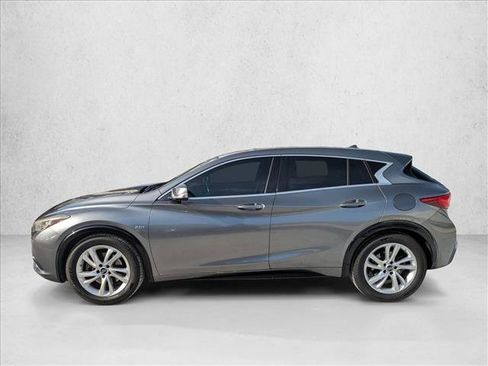 Used 2017 INFINITI QX30 image 8