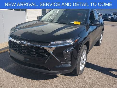 Used 2024 Chevrolet Trax LS w/ LS Convenience Package FWD image 1