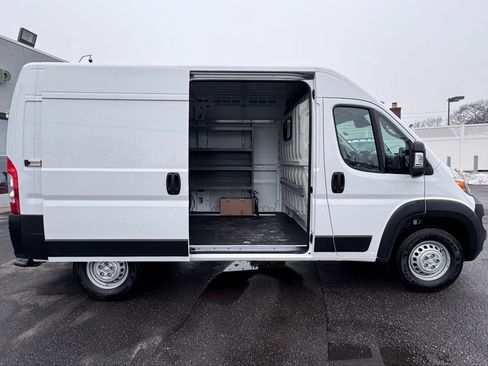 Used 2025 RAM ProMaster 2500 FWD image 12