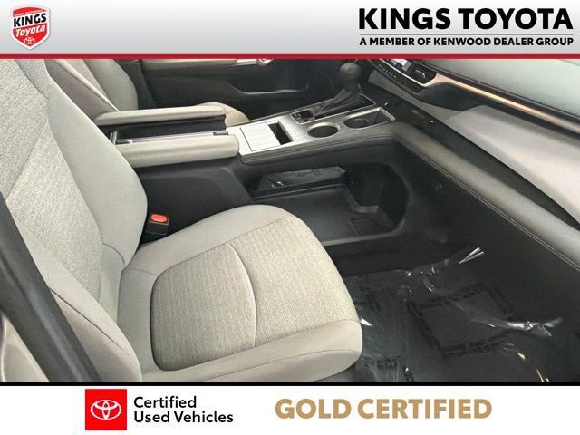 Used 2025 Toyota Sienna LE AWD/4WD image 10