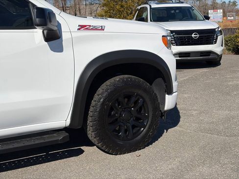 Used 2024 Chevrolet Silverado 1500 RST AWD/4WD image 9