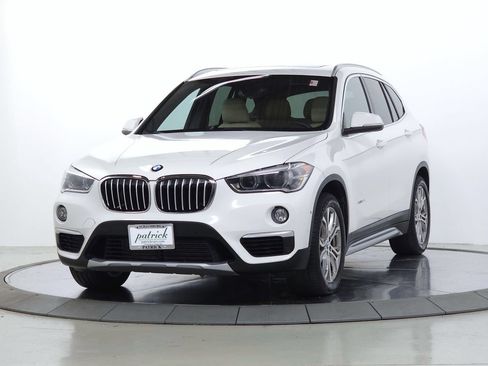 Used 2023 BMW X1 xDrive28i w/ Convenience Package AWD/4WD image 3