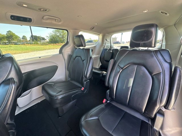 Used 2024 Chrysler Pacifica Touring-L FWD image 20