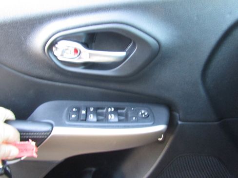 Used 2018 Jeep Cherokee Limited w/ High Altitude Package image 18