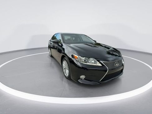 Used 2014 Lexus ES 350 w/ Luxury Package FWD image 2