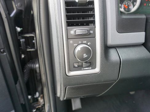 Used 2017 RAM 1500 Express w/ Black Ram 1500 Express Group AWD/4WD image 9