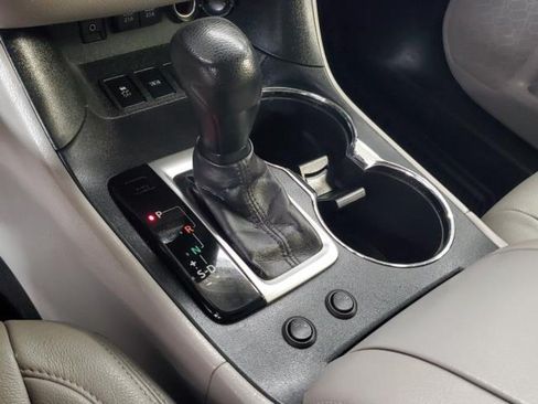 Used 2017 Toyota Highlander LE w/ Carpet Mat Package AWD/4WD image 24