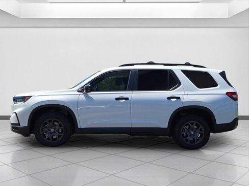 Certified 2024 Honda Pilot TrailSport image 8