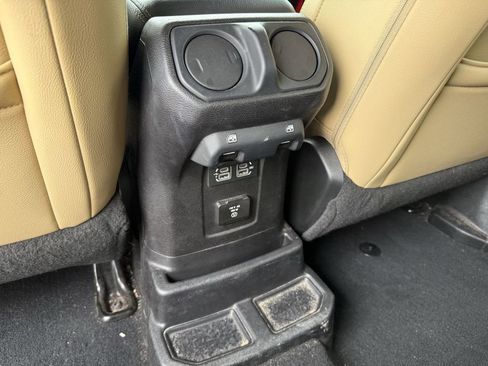 Used 2018 Jeep Wrangler Unlimited Sahara image 22