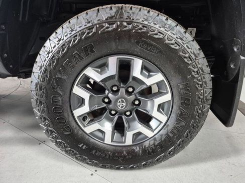 Certified 2023 Toyota Tacoma TRD Off-Road AWD/4WD image 11